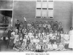 WADDELL Two Mile School photo 1911 with Head teacher Alan Nash